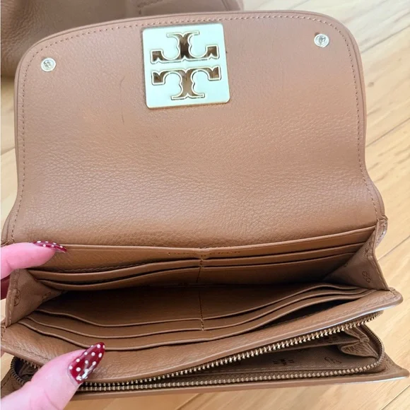 Tory Burch Tan Leather Shoulder Bag Set - Picture 9 of 11
